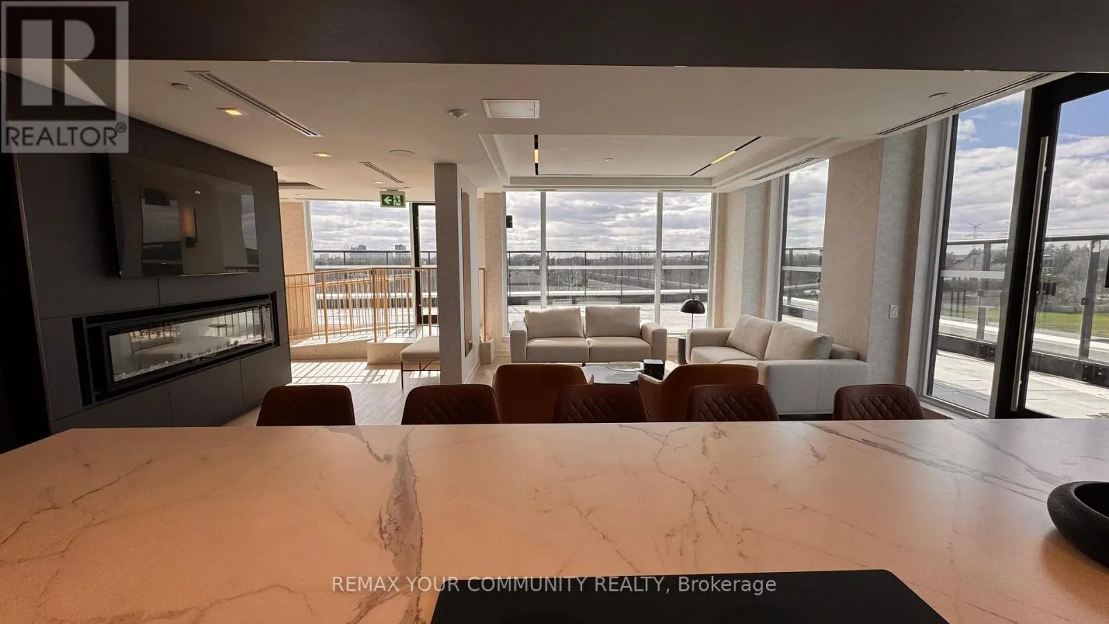 313 - 8188 YONGE STREET
