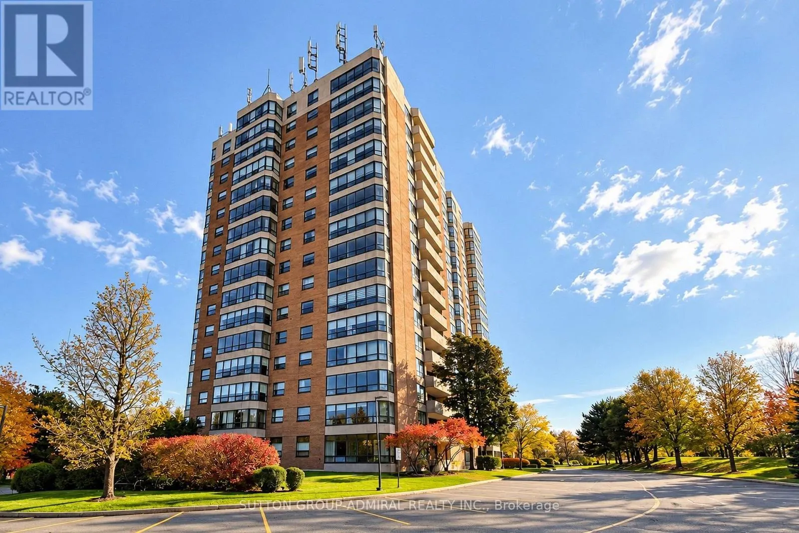 1210 - 7601 BATHURST STREET