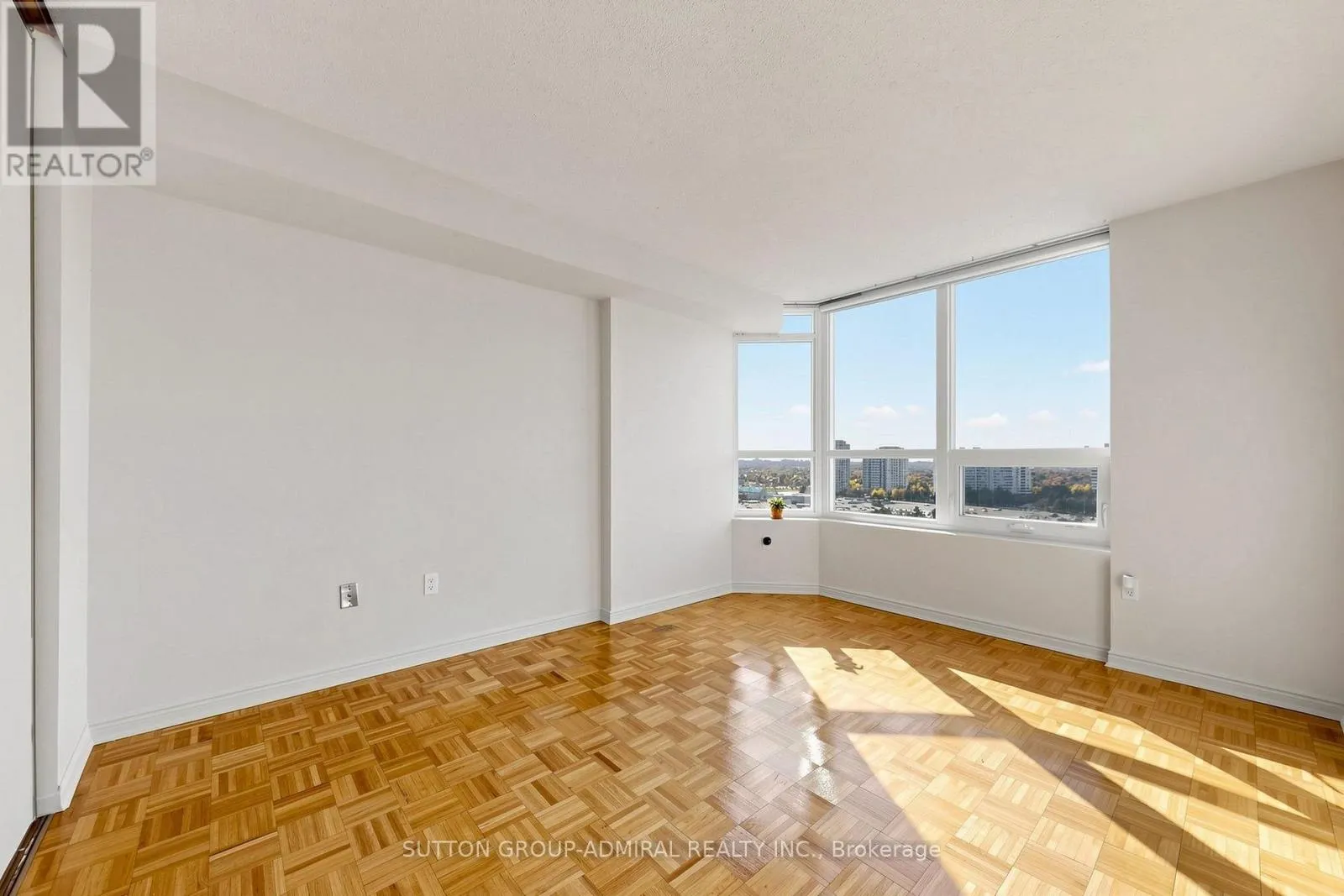 1210 - 7601 BATHURST STREET