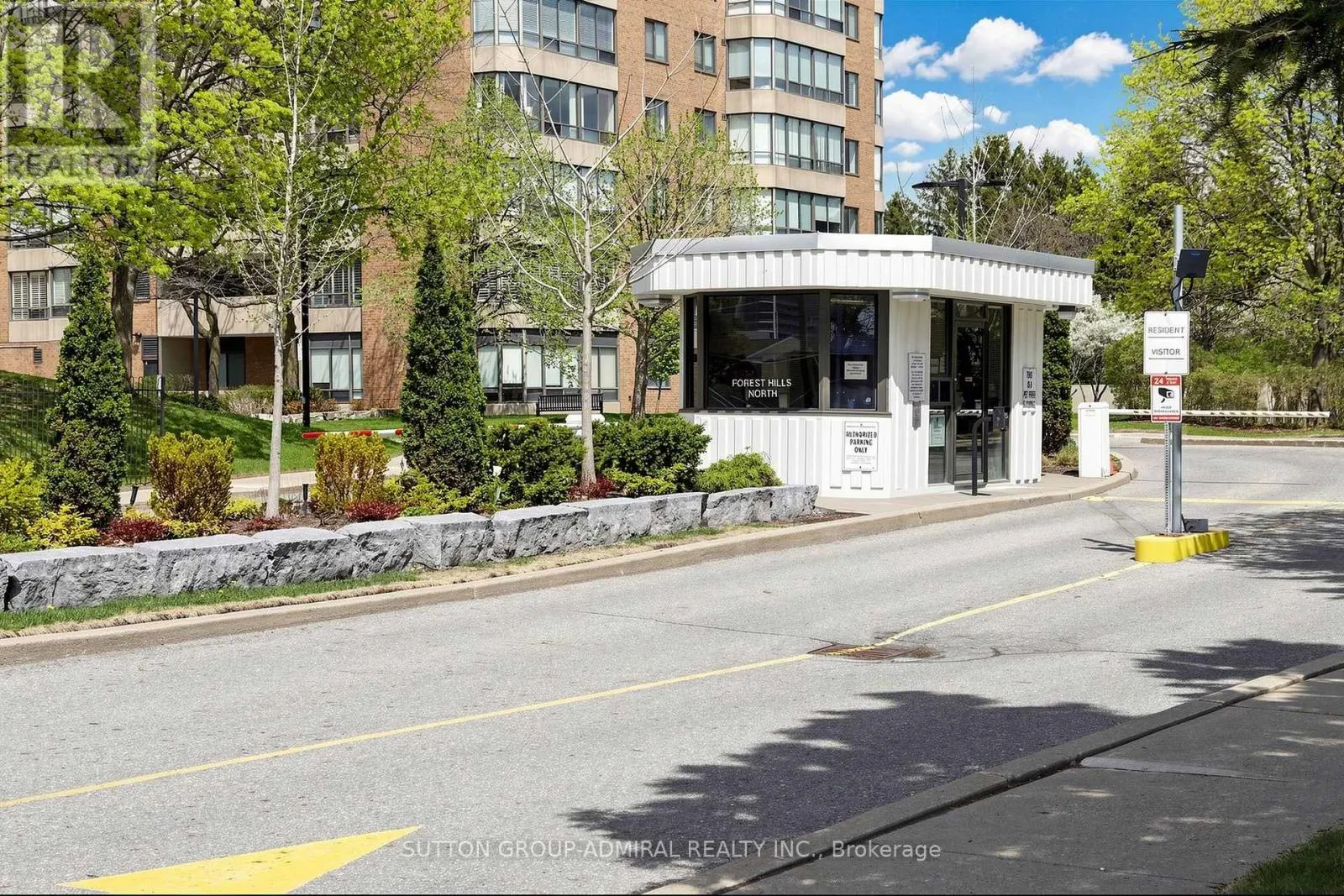1210 - 7601 BATHURST STREET