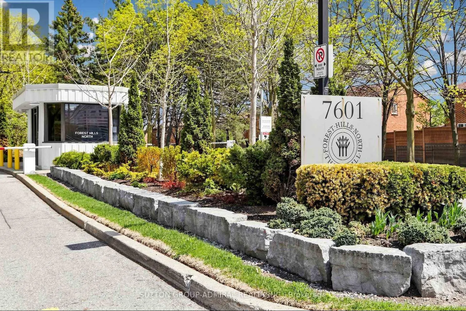 1210 - 7601 BATHURST STREET