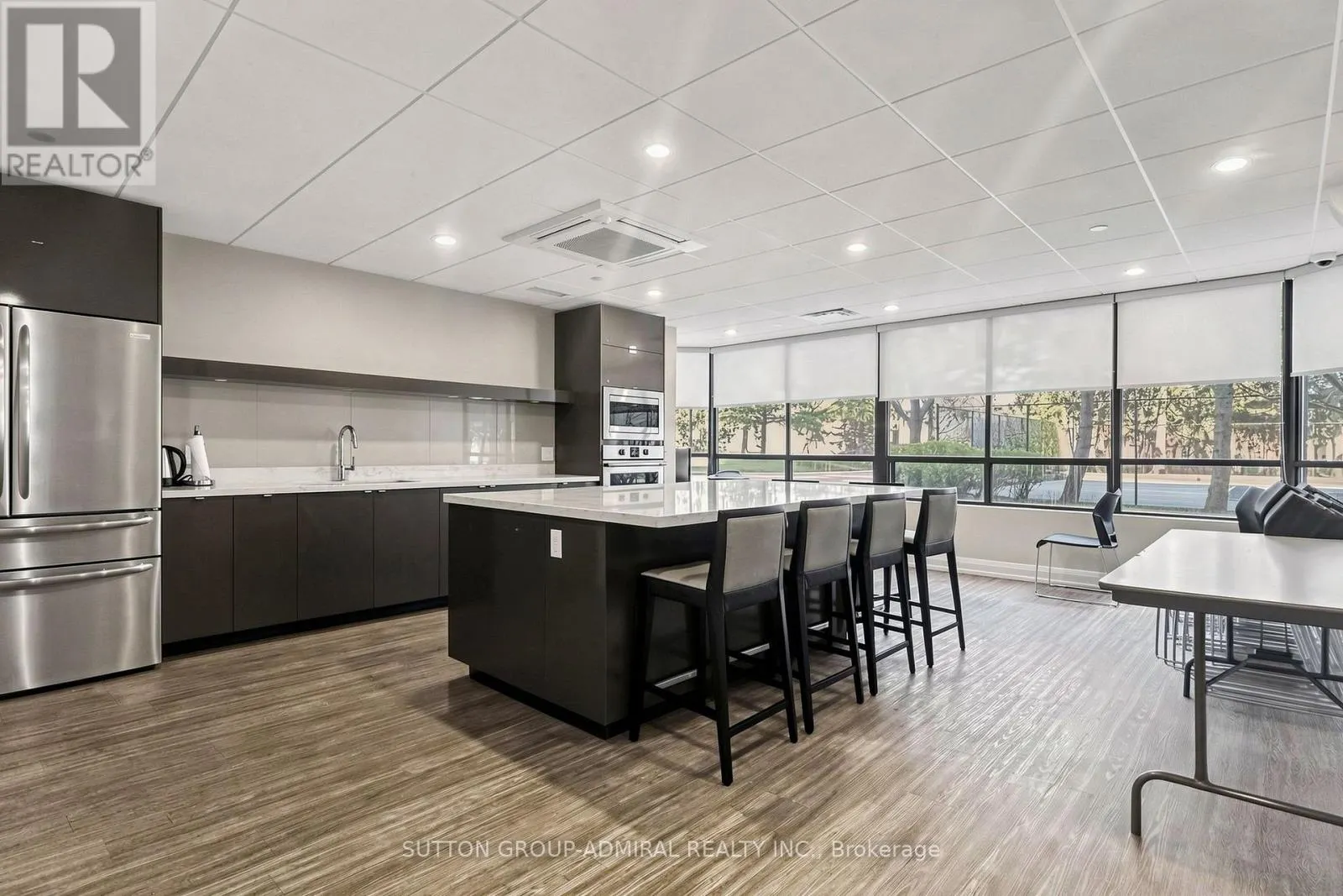 1210 - 7601 BATHURST STREET