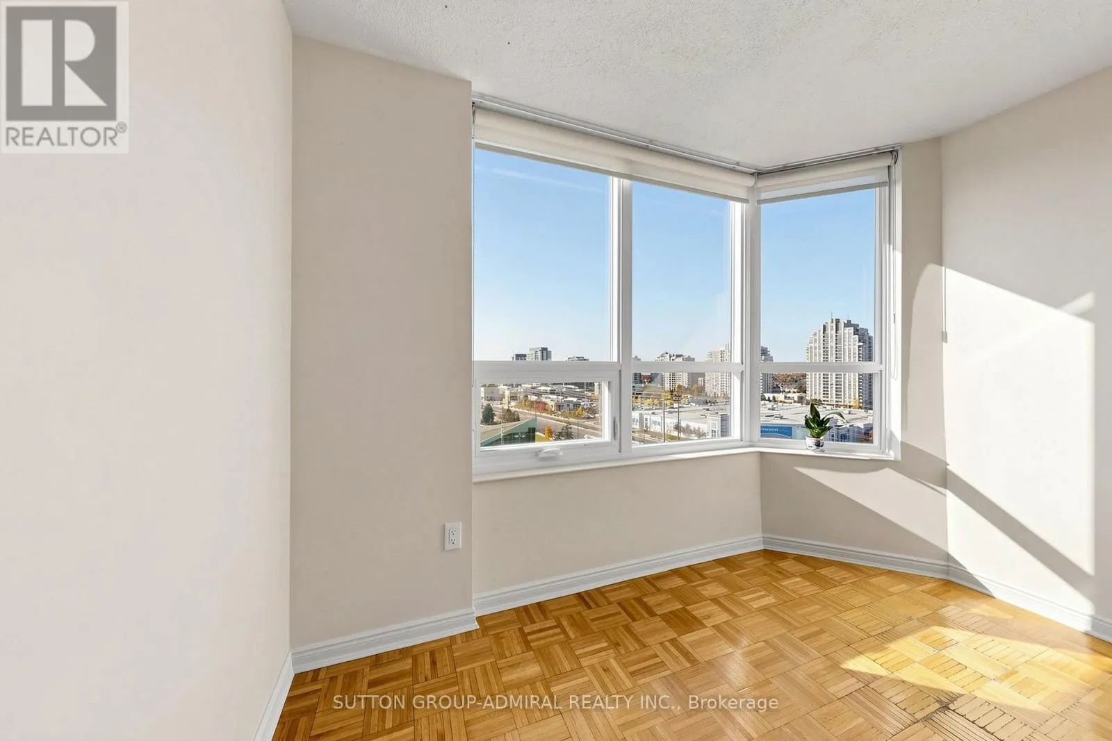 1210 - 7601 BATHURST STREET