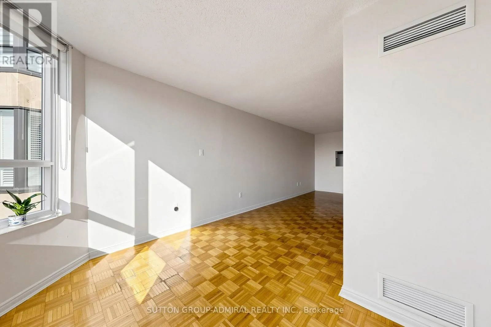 1210 - 7601 BATHURST STREET