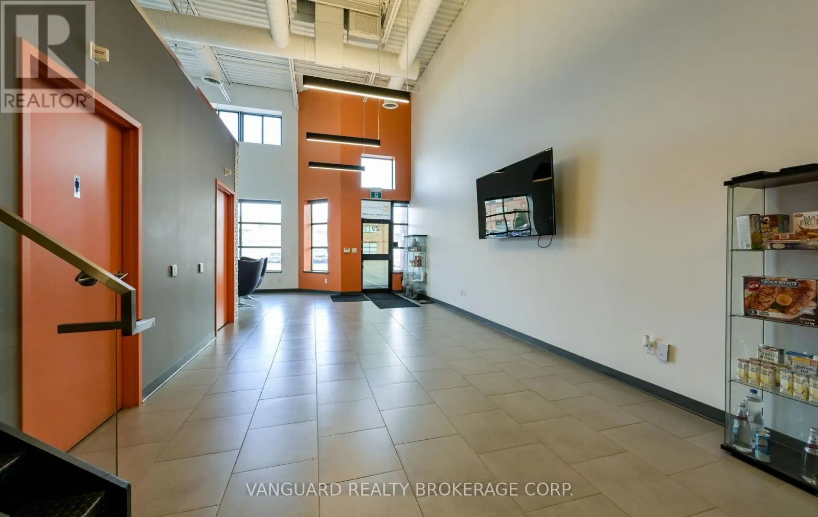 29 - 160 APPLEWOOD CRESCENT