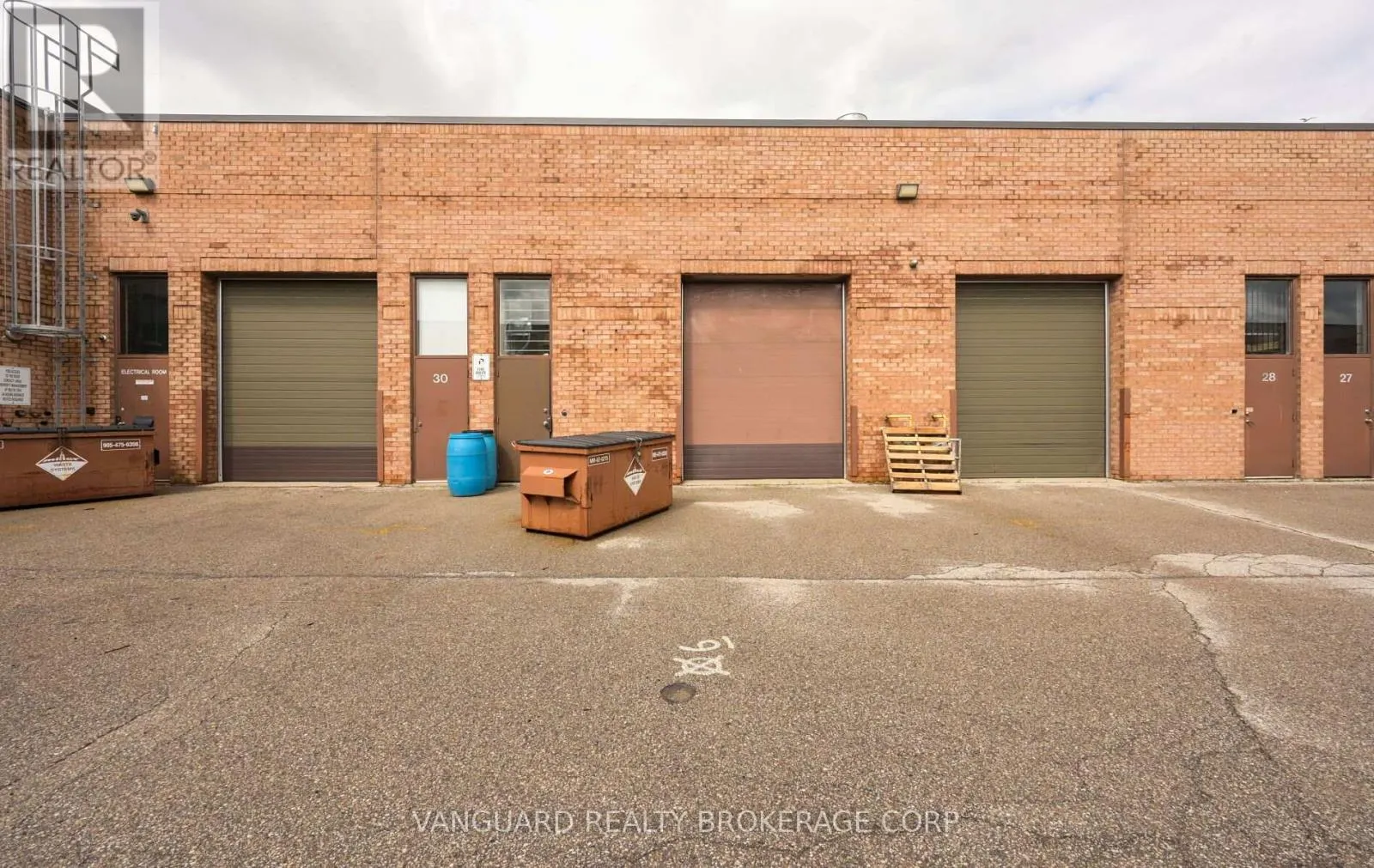 29 - 160 APPLEWOOD CRESCENT