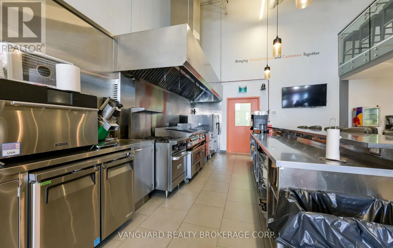 29 - 160 APPLEWOOD CRESCENT