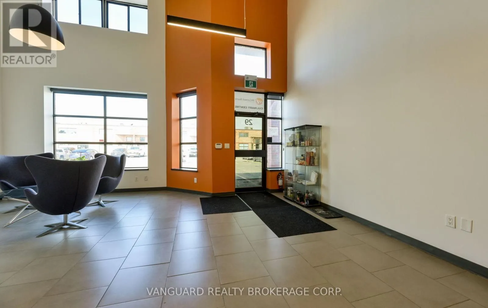 29 - 160 APPLEWOOD CRESCENT