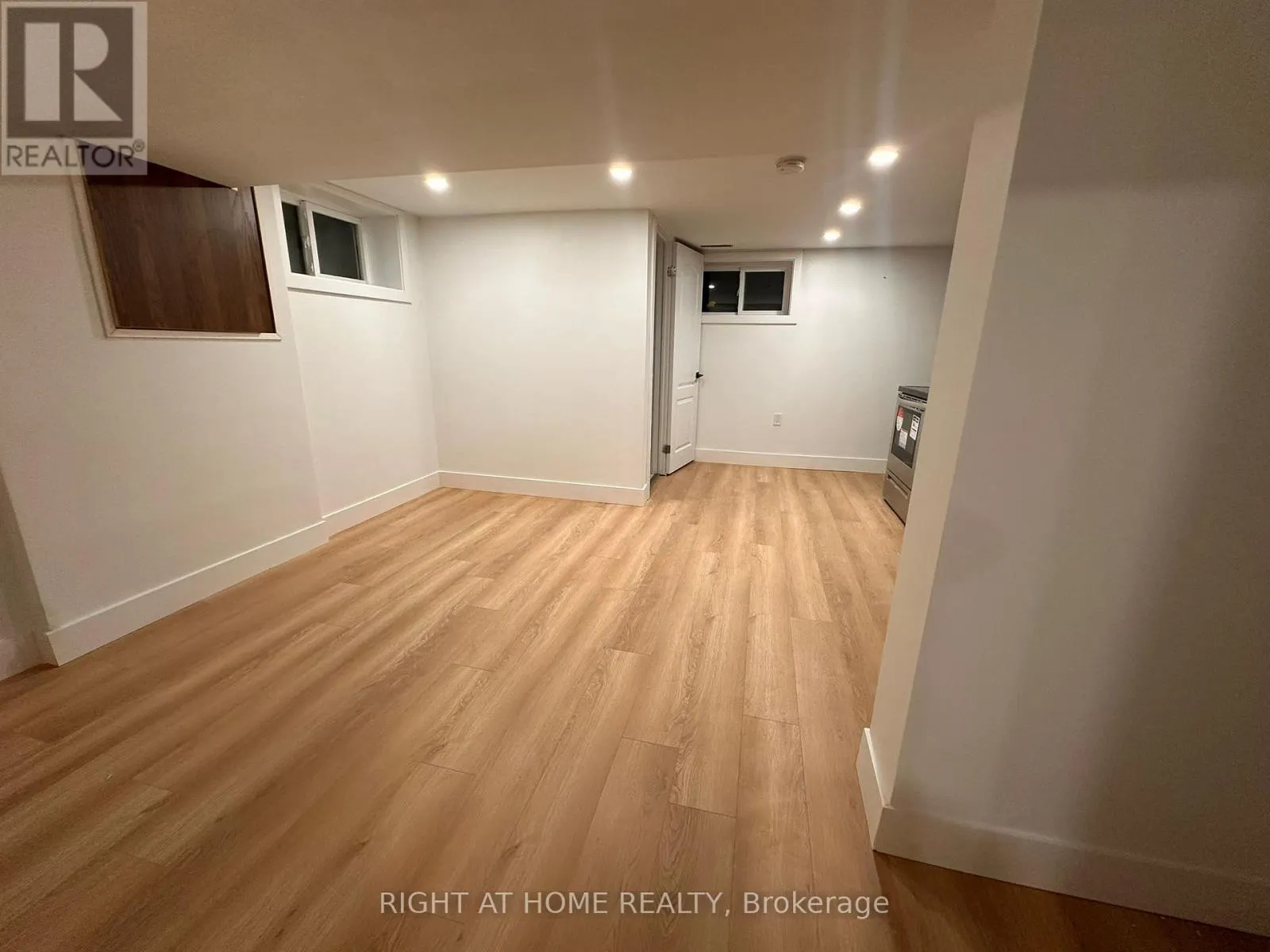 BSMT 1 - 24 SUNBAY COURT
