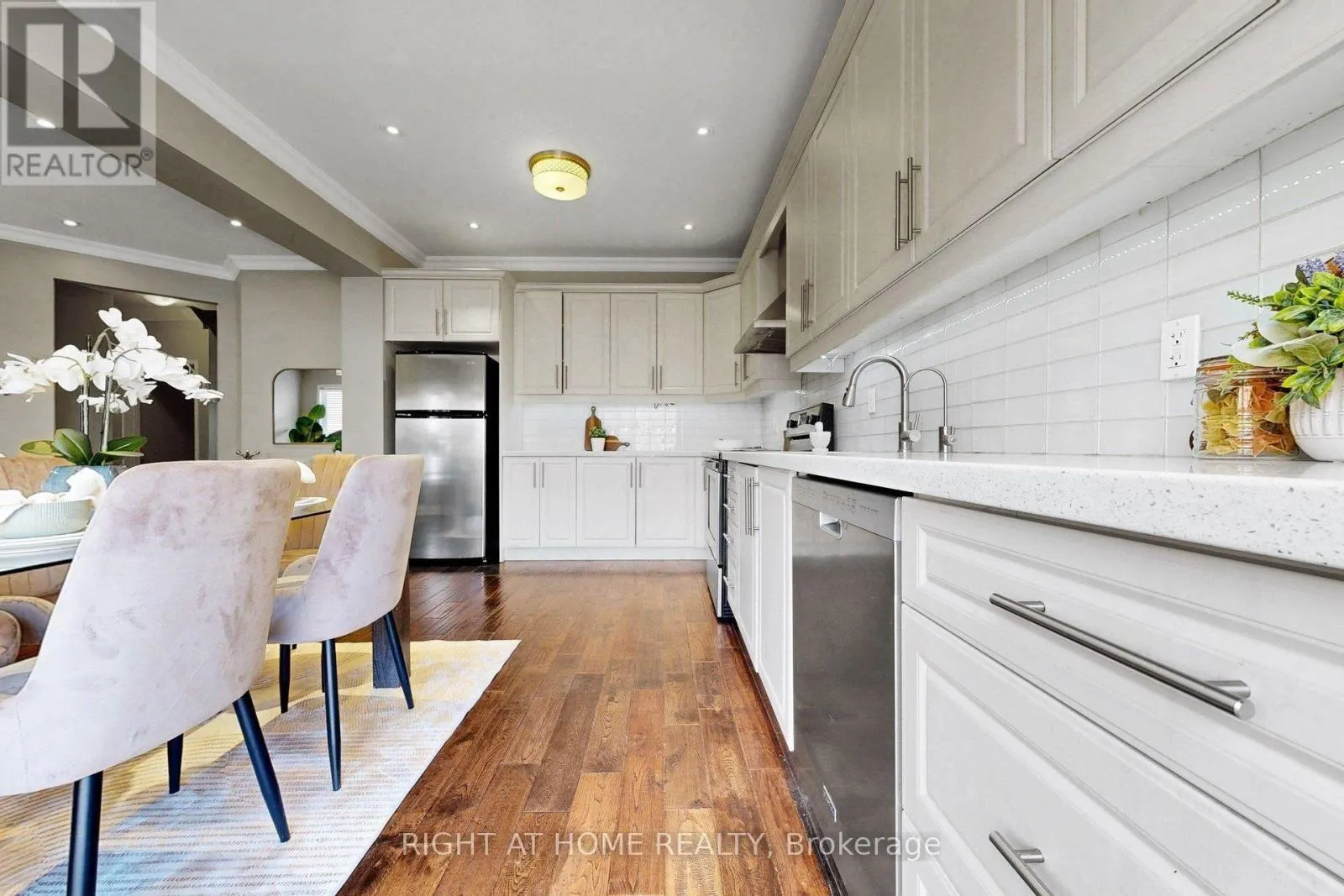 27 CHAMBERSBURG WAY