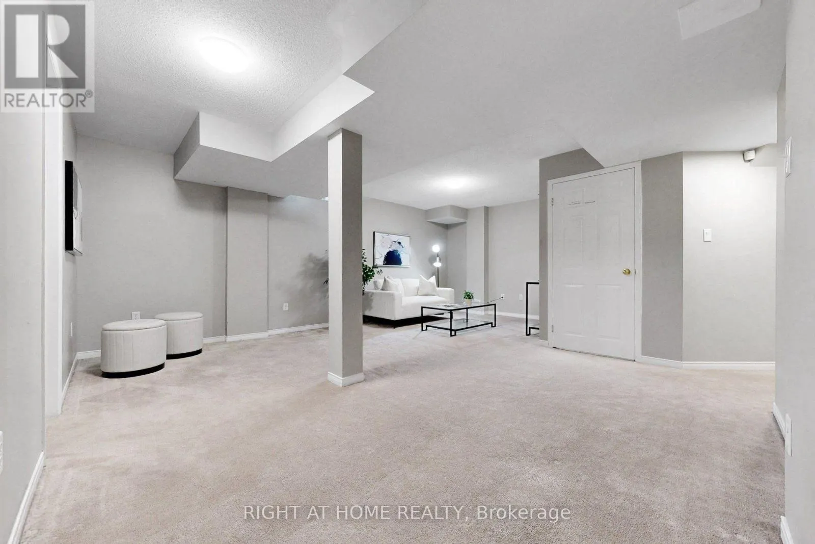 27 CHAMBERSBURG WAY