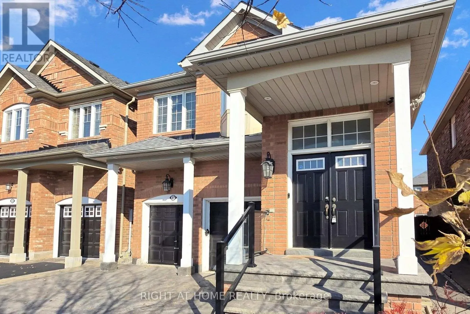 27 CHAMBERSBURG WAY