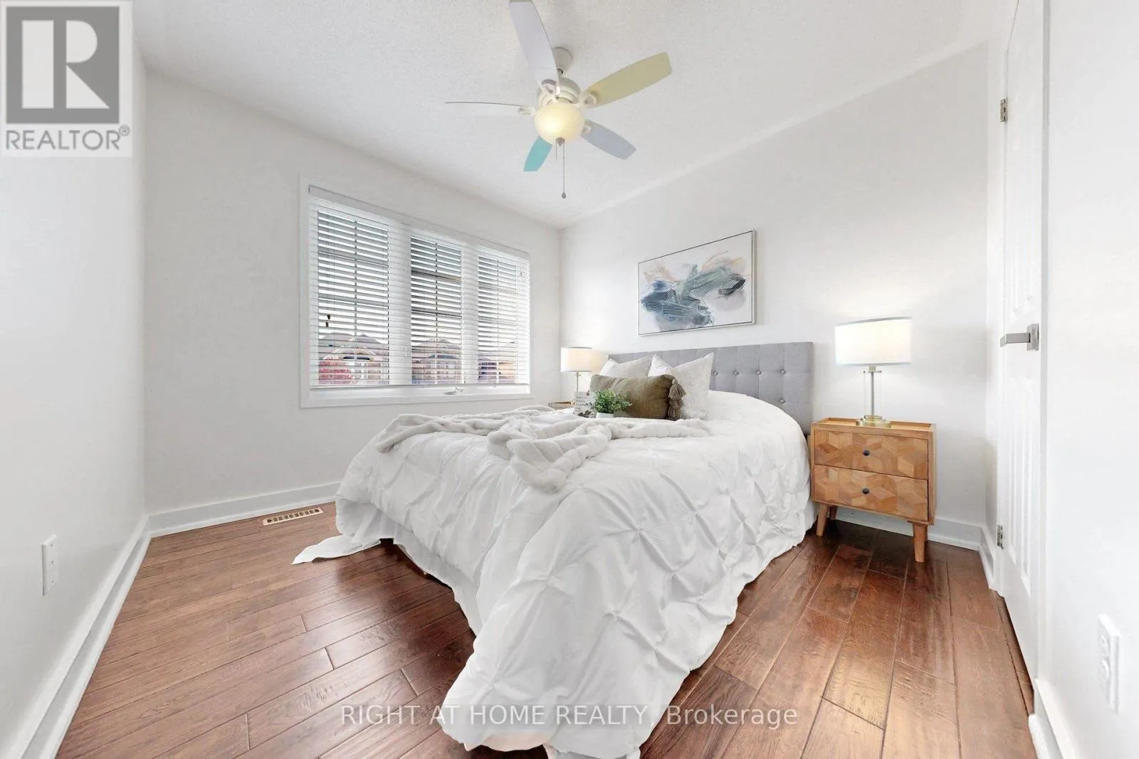 27 CHAMBERSBURG WAY