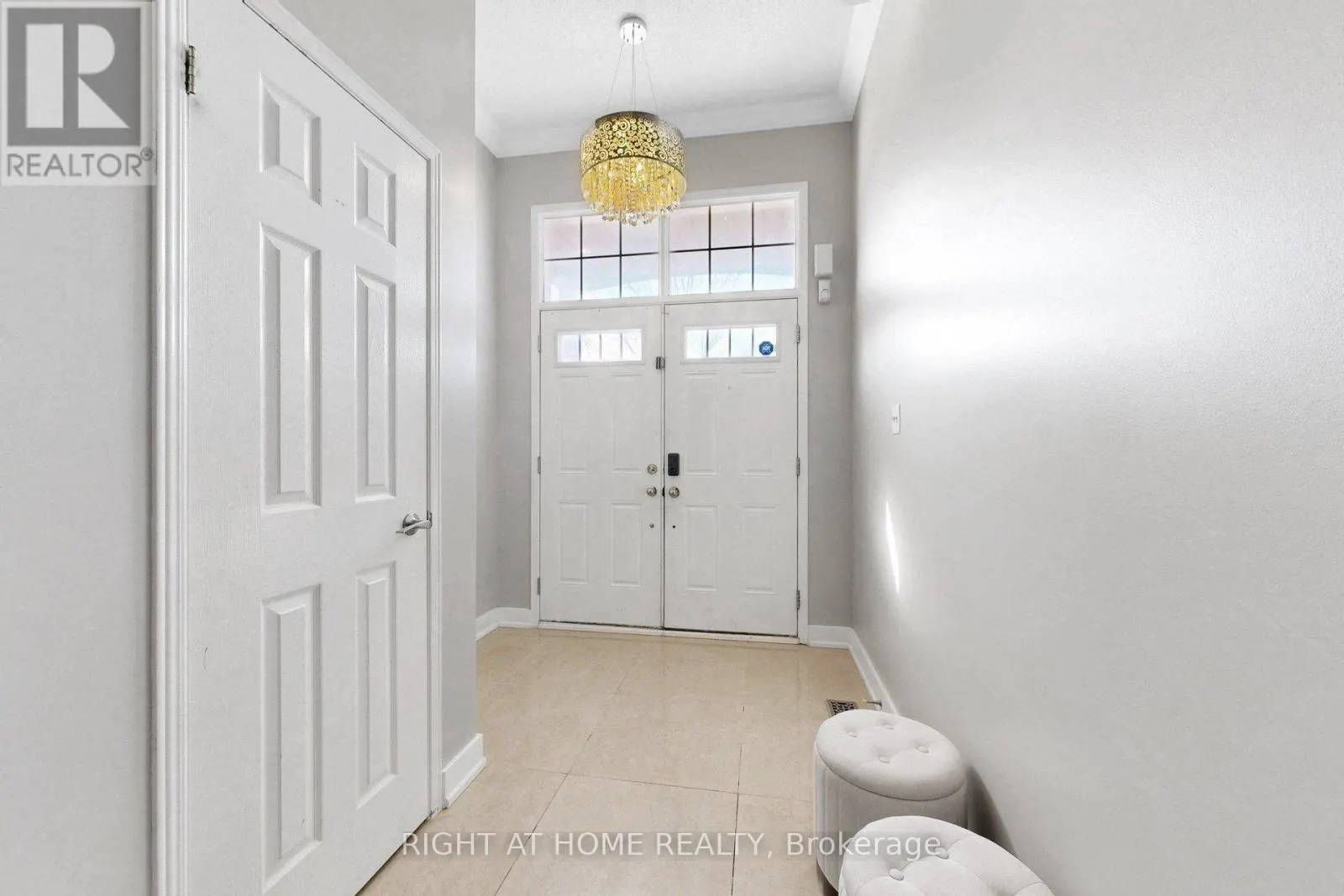 27 CHAMBERSBURG WAY