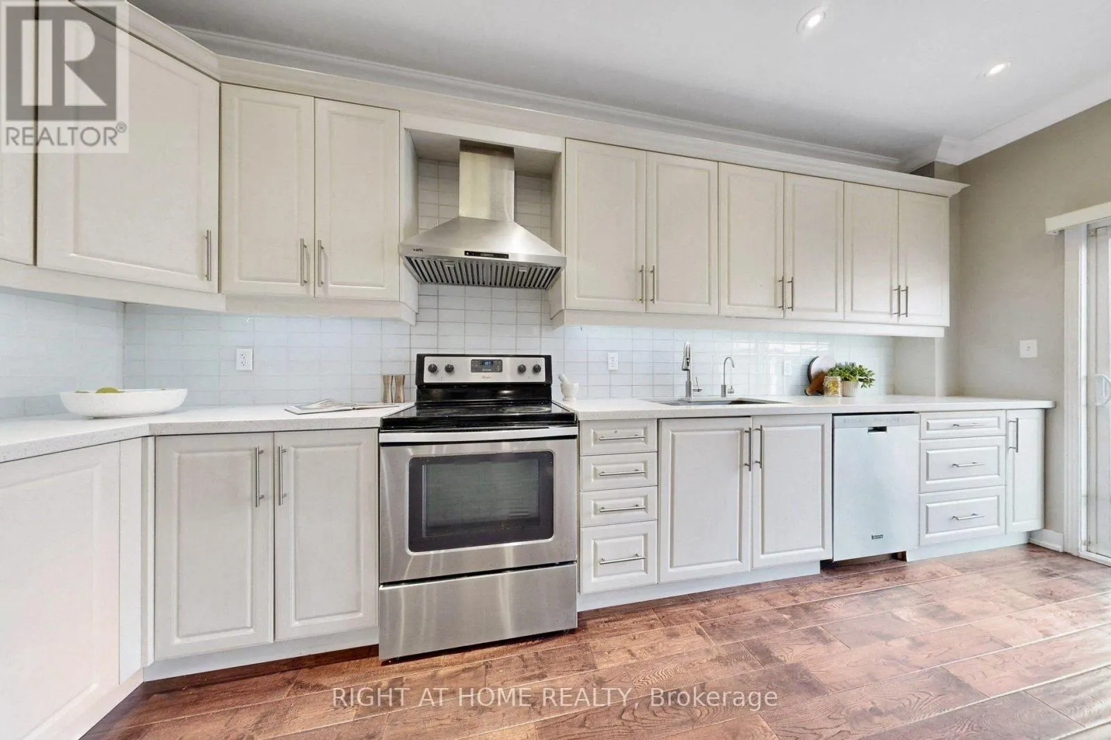 27 CHAMBERSBURG WAY