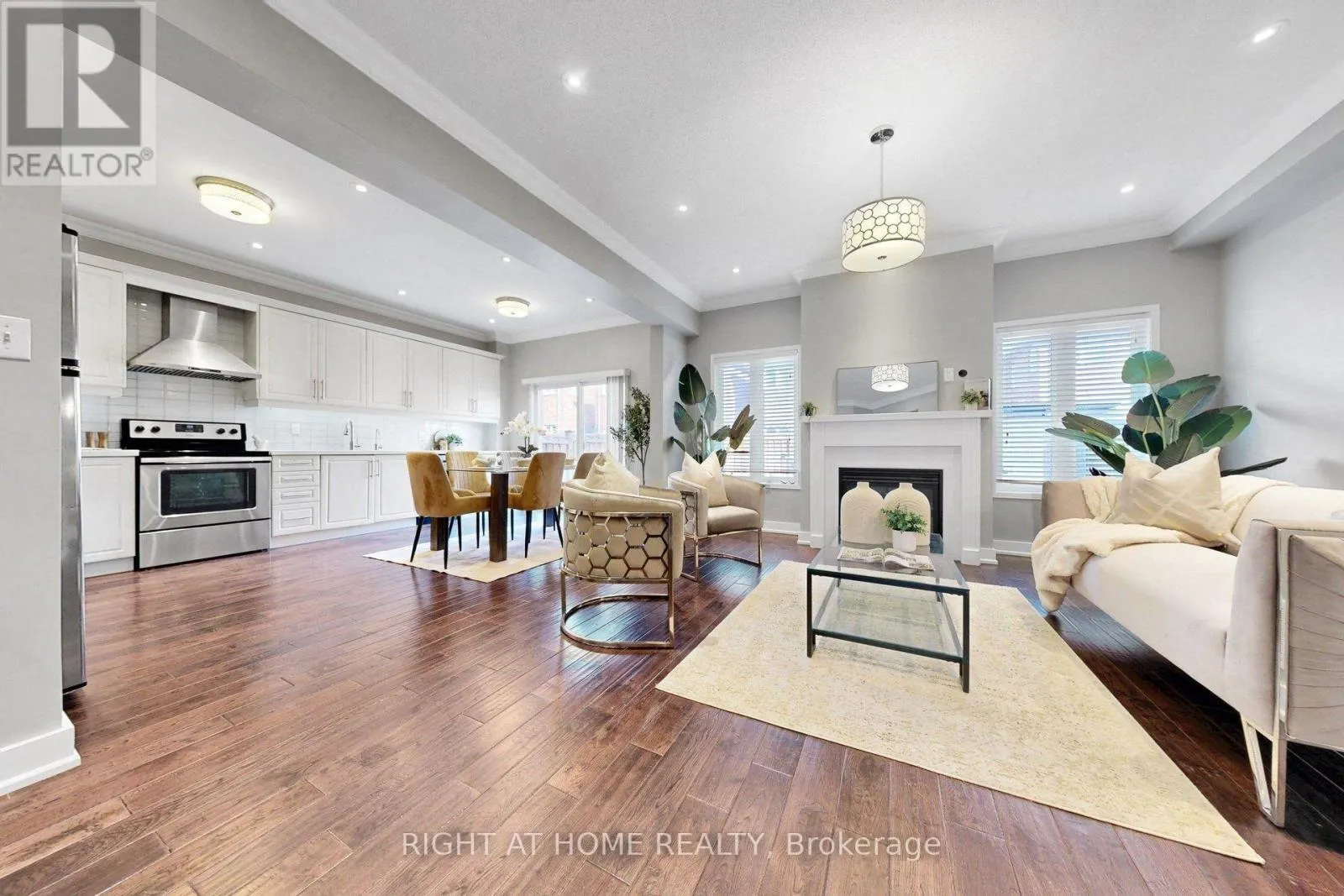 27 CHAMBERSBURG WAY