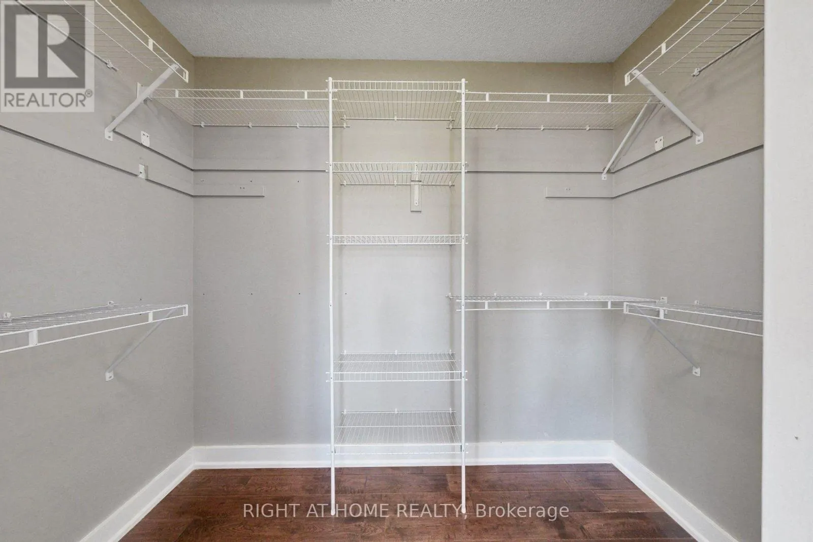 27 CHAMBERSBURG WAY