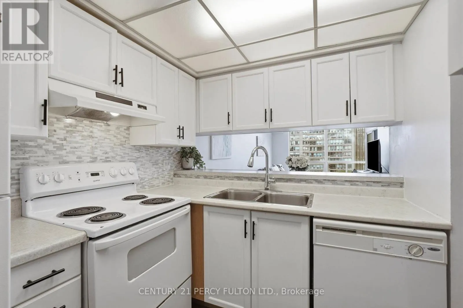 611 - 309 MAJOR MACKENZIE AVENUE