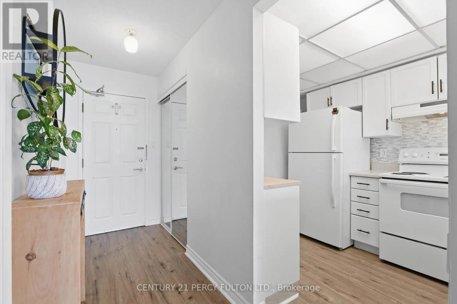 611 - 309 MAJOR MACKENZIE AVENUE