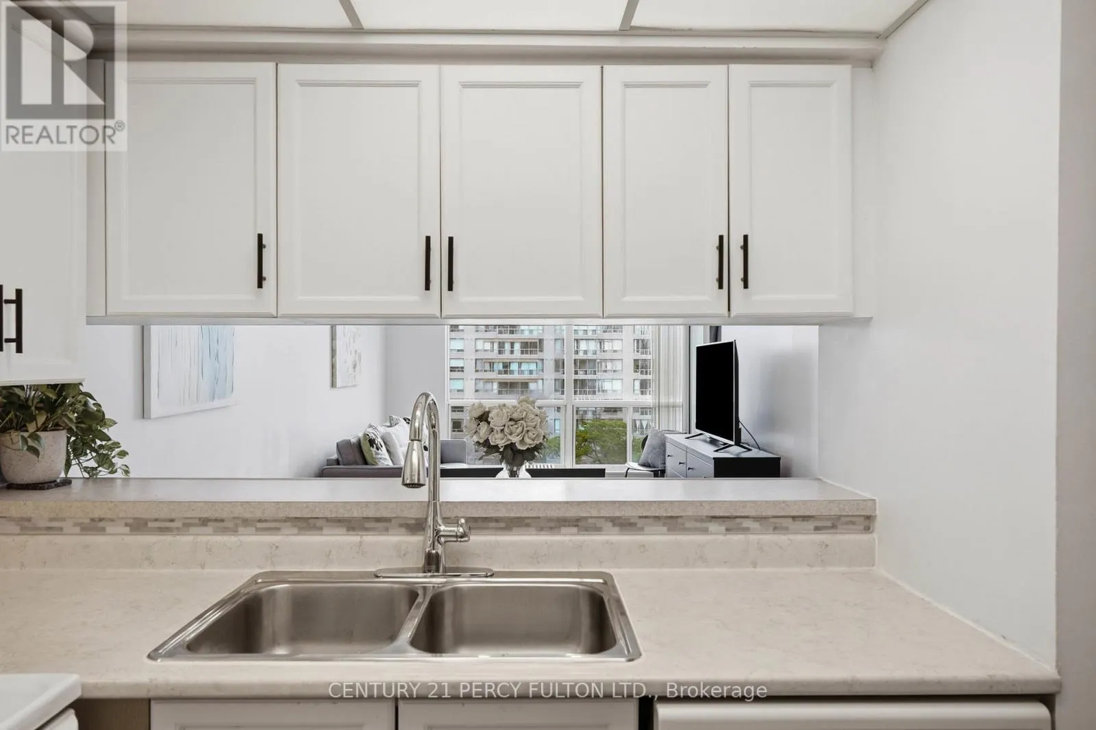 611 - 309 MAJOR MACKENZIE AVENUE