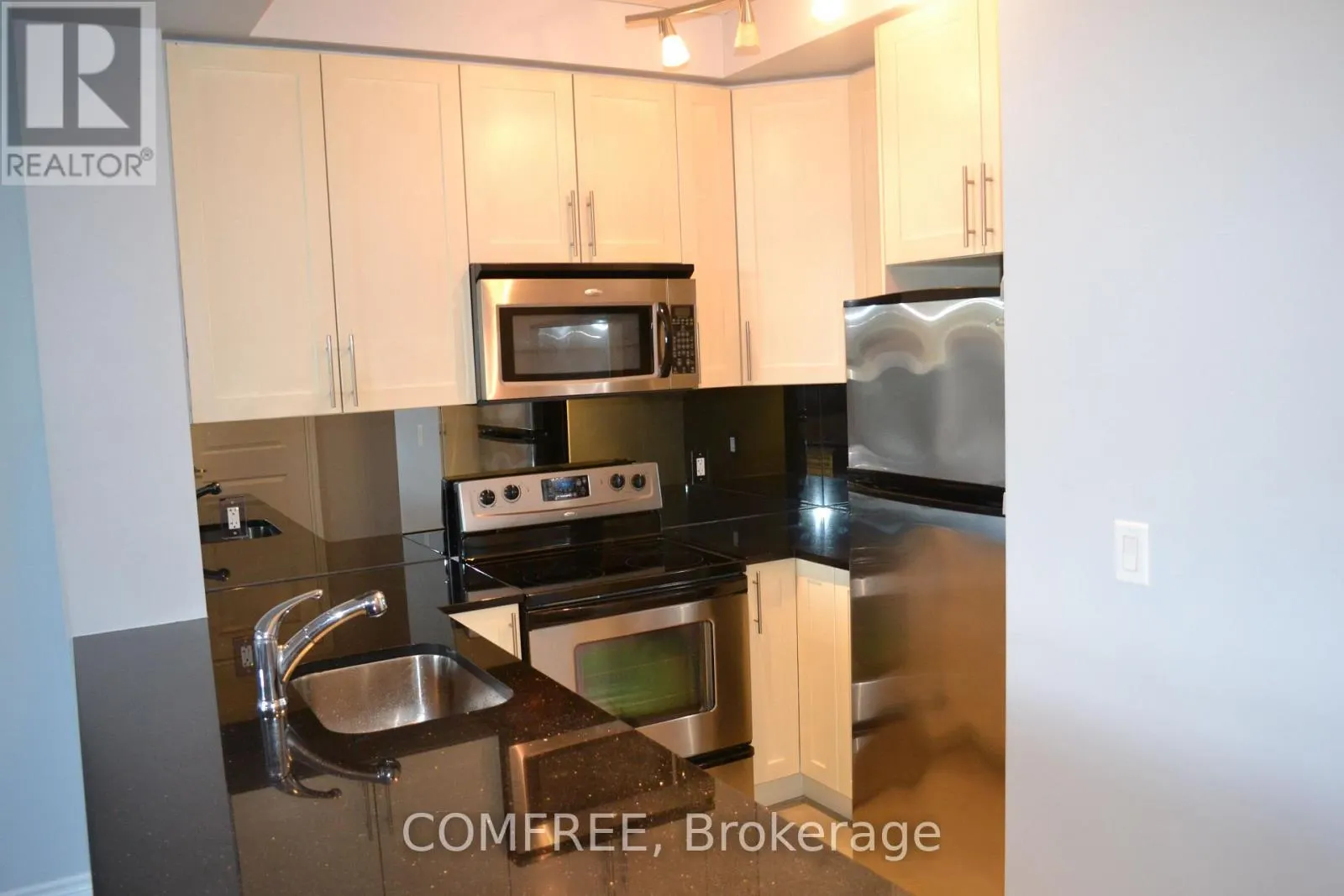 401 - 9235 JANE STREET