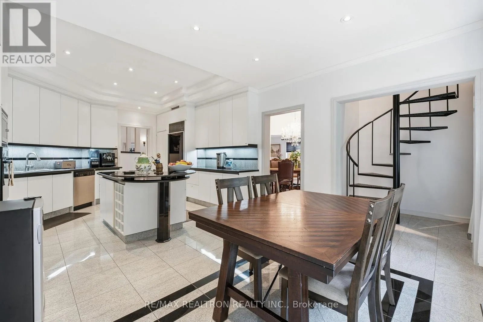 630 WOODLAND ACRES CRESCENT
