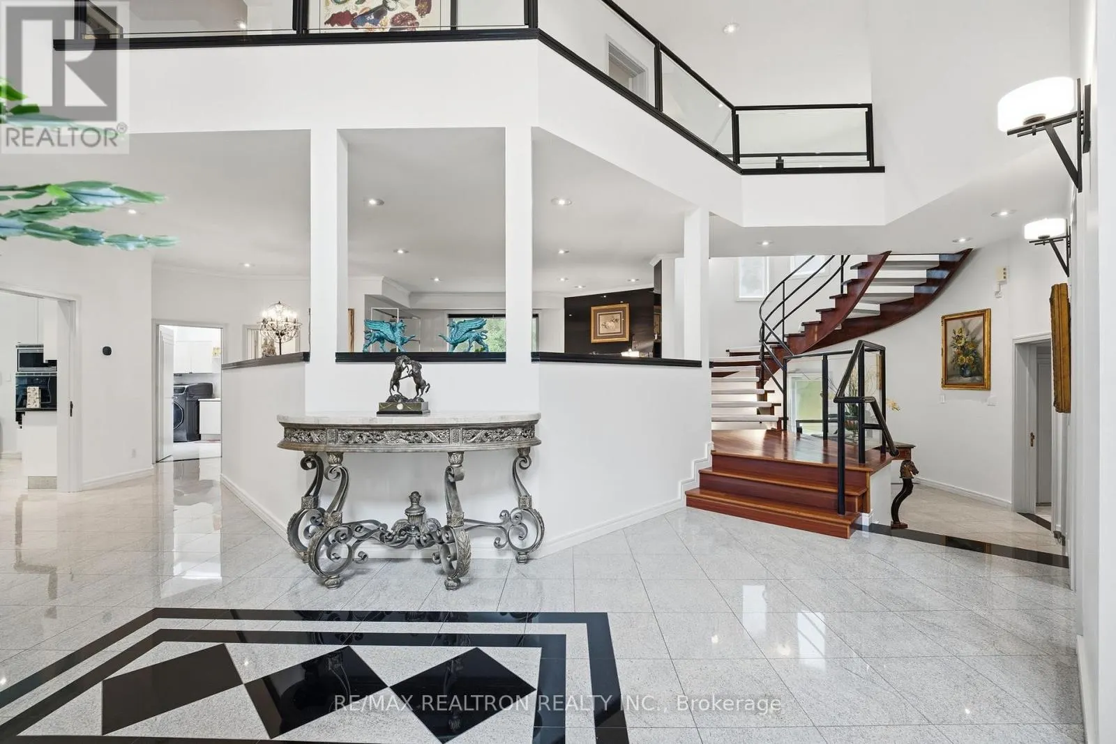 630 WOODLAND ACRES CRESCENT