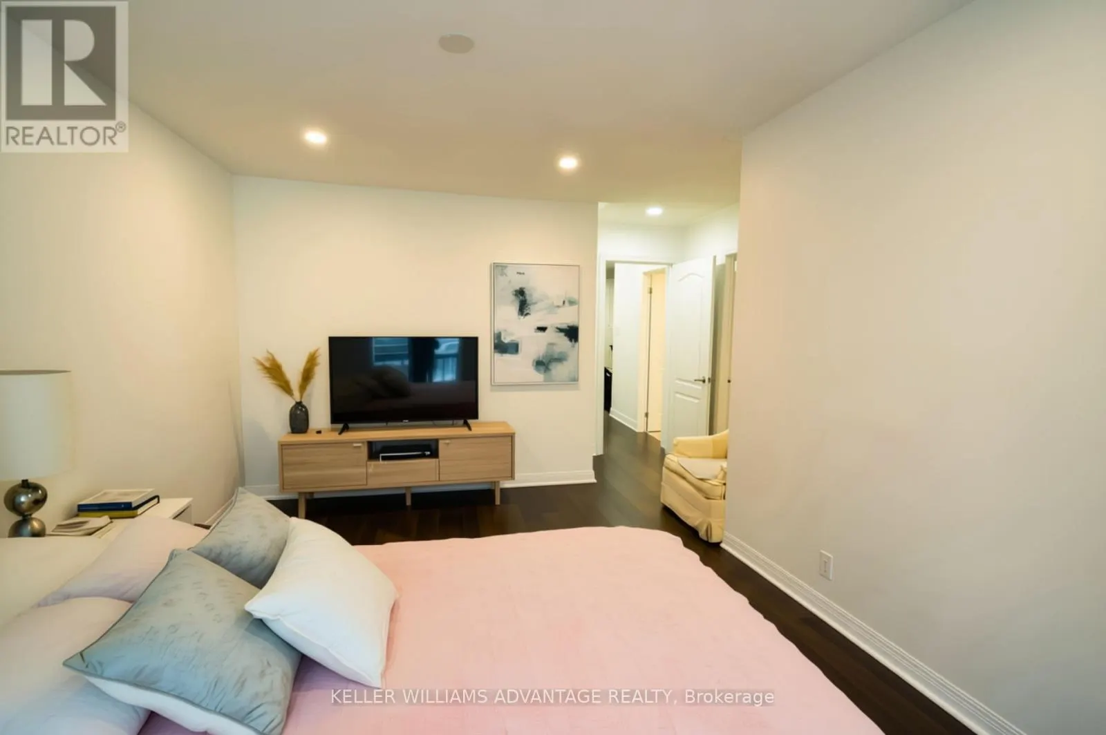 11 - 190 HARDING BOULEVARD W