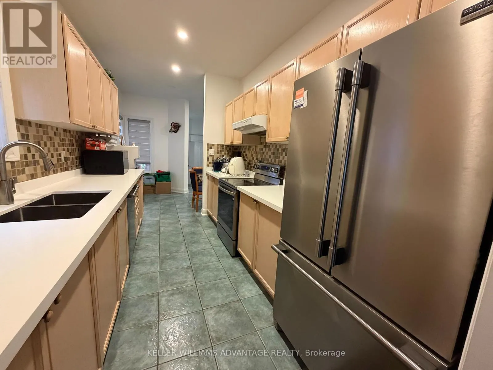 11 - 190 HARDING BOULEVARD W
