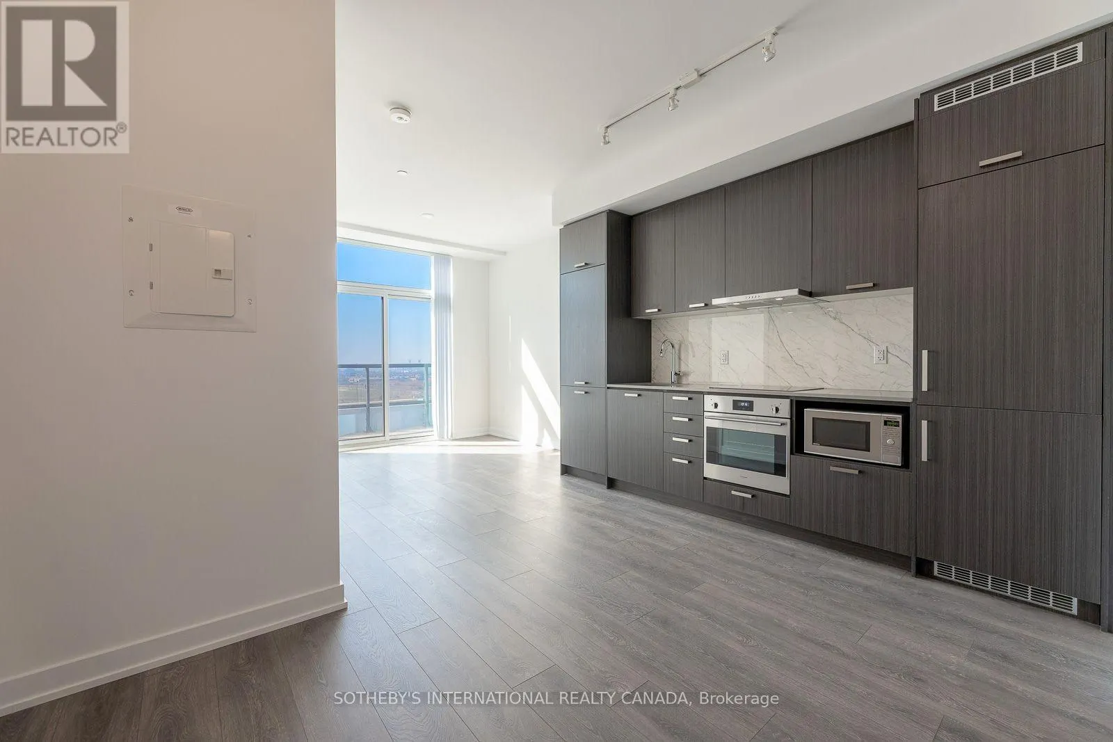 1110 - 38 HONEYCRISP CRESCENT