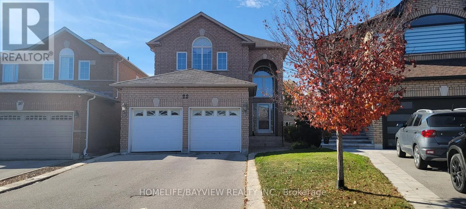 22 ROYAL RIDGE CRESCENT