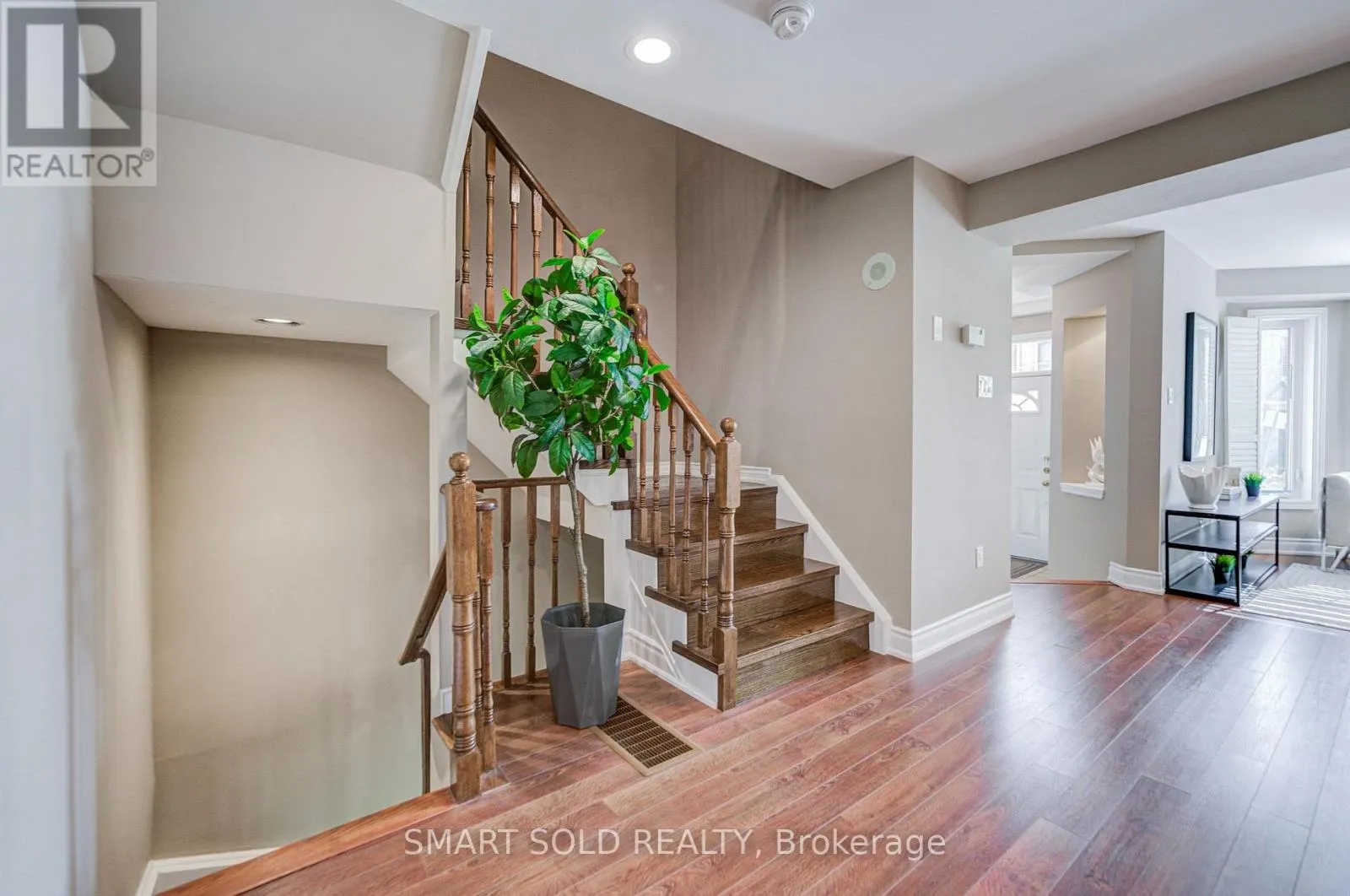 184 - 18 CLARK AVENUE W
