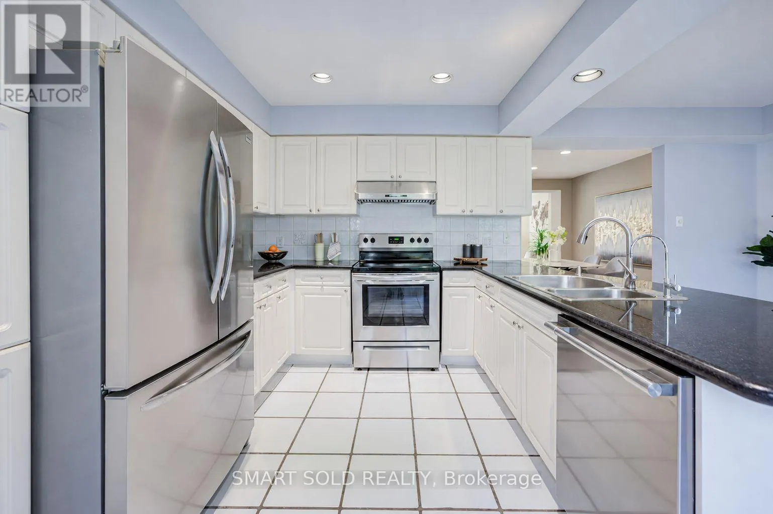 184 - 18 CLARK AVENUE W