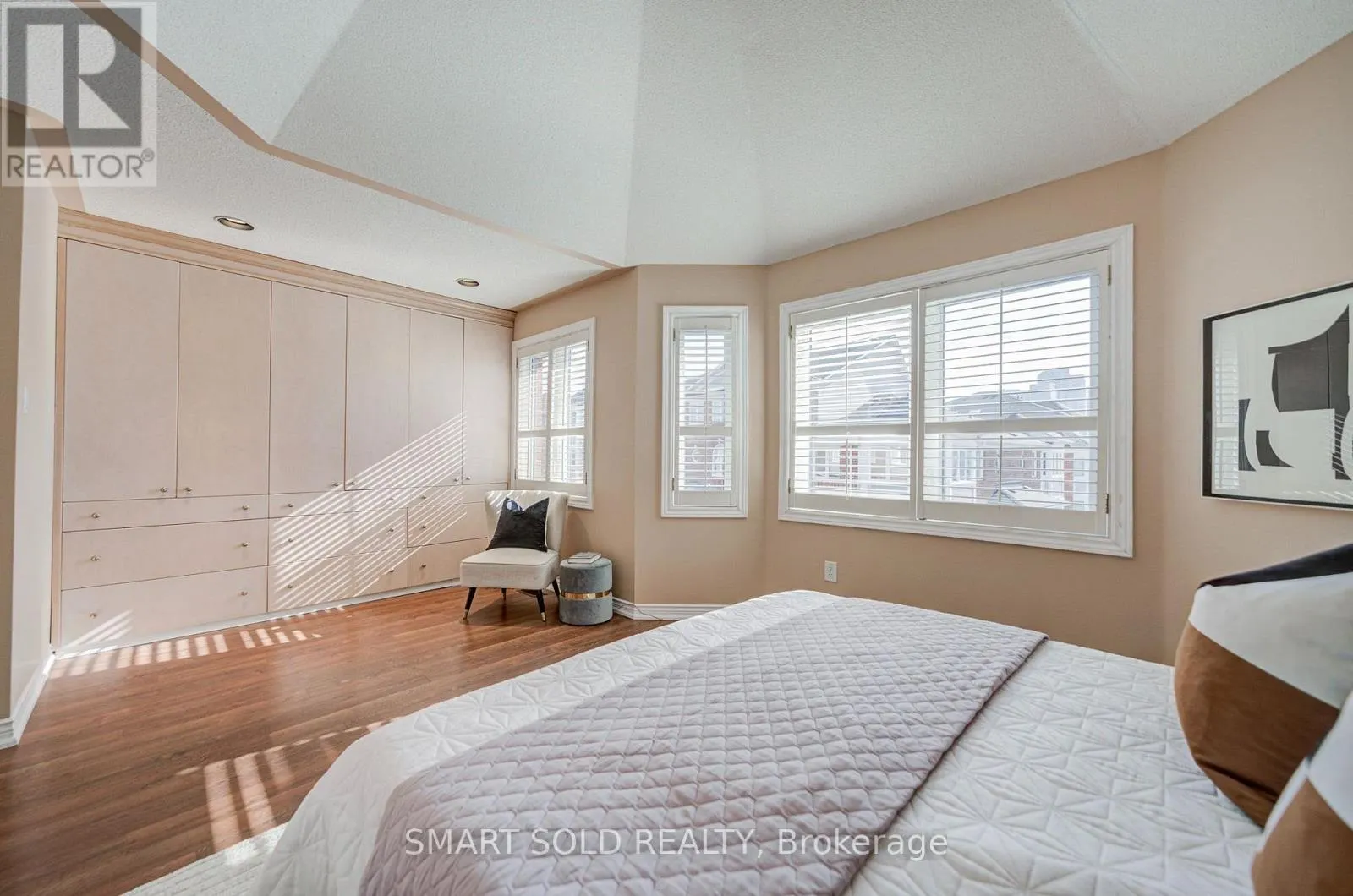 184 - 18 CLARK AVENUE W