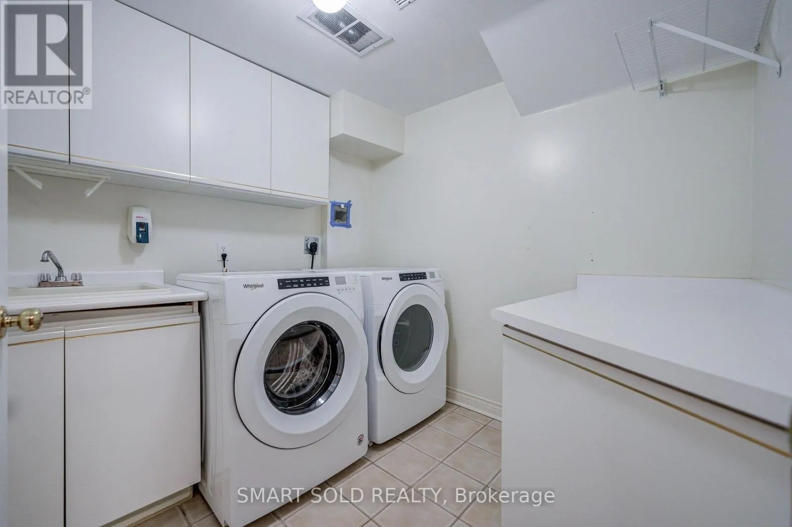 184 - 18 CLARK AVENUE W