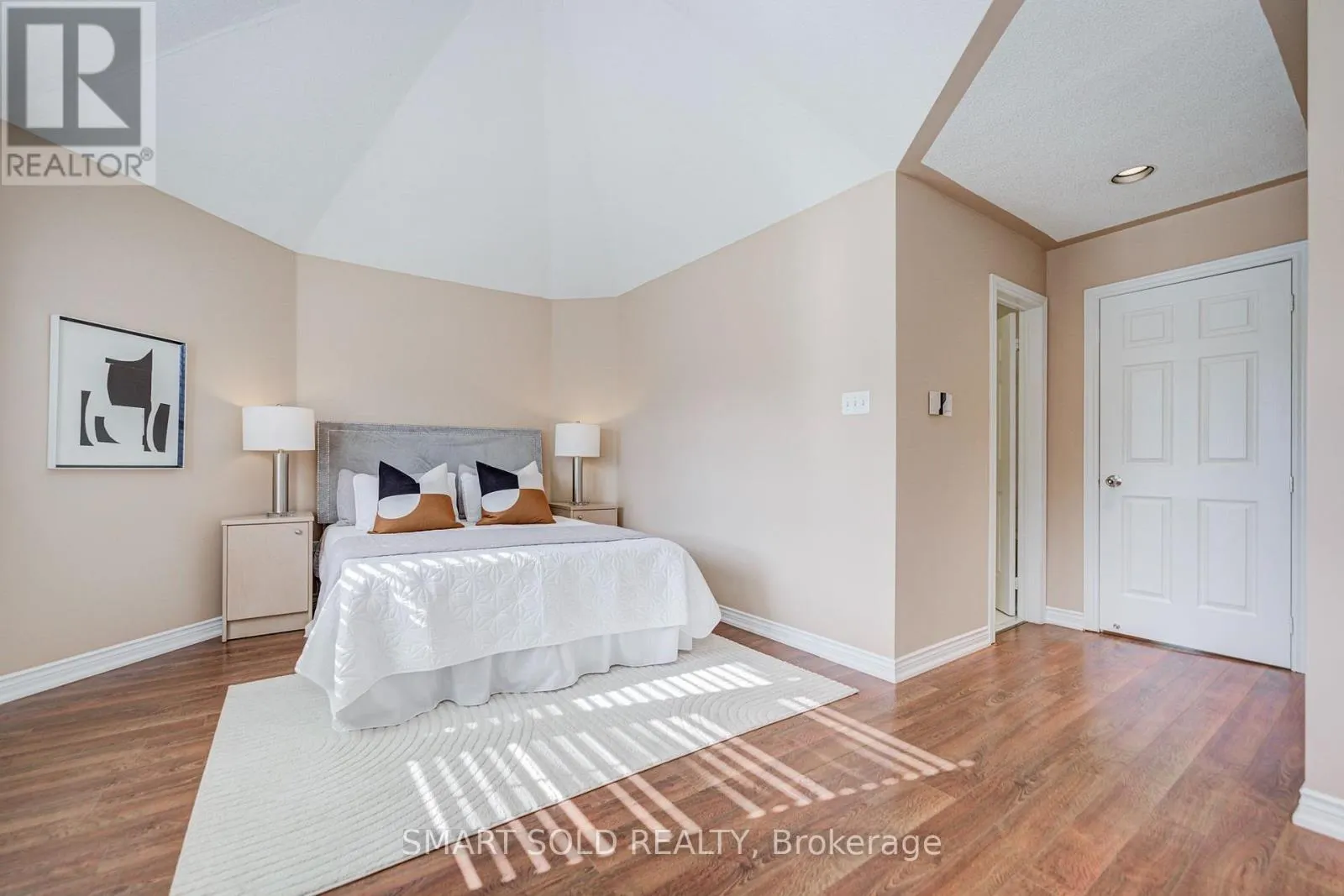 184 - 18 CLARK AVENUE W
