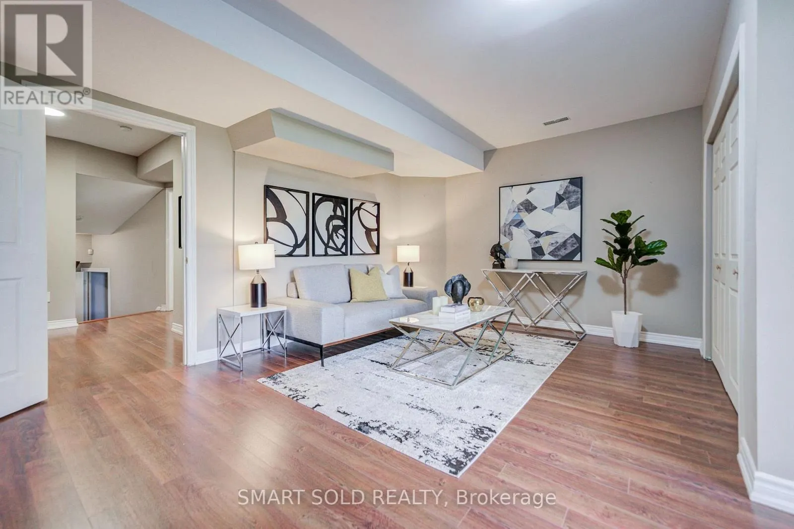 184 - 18 CLARK AVENUE W