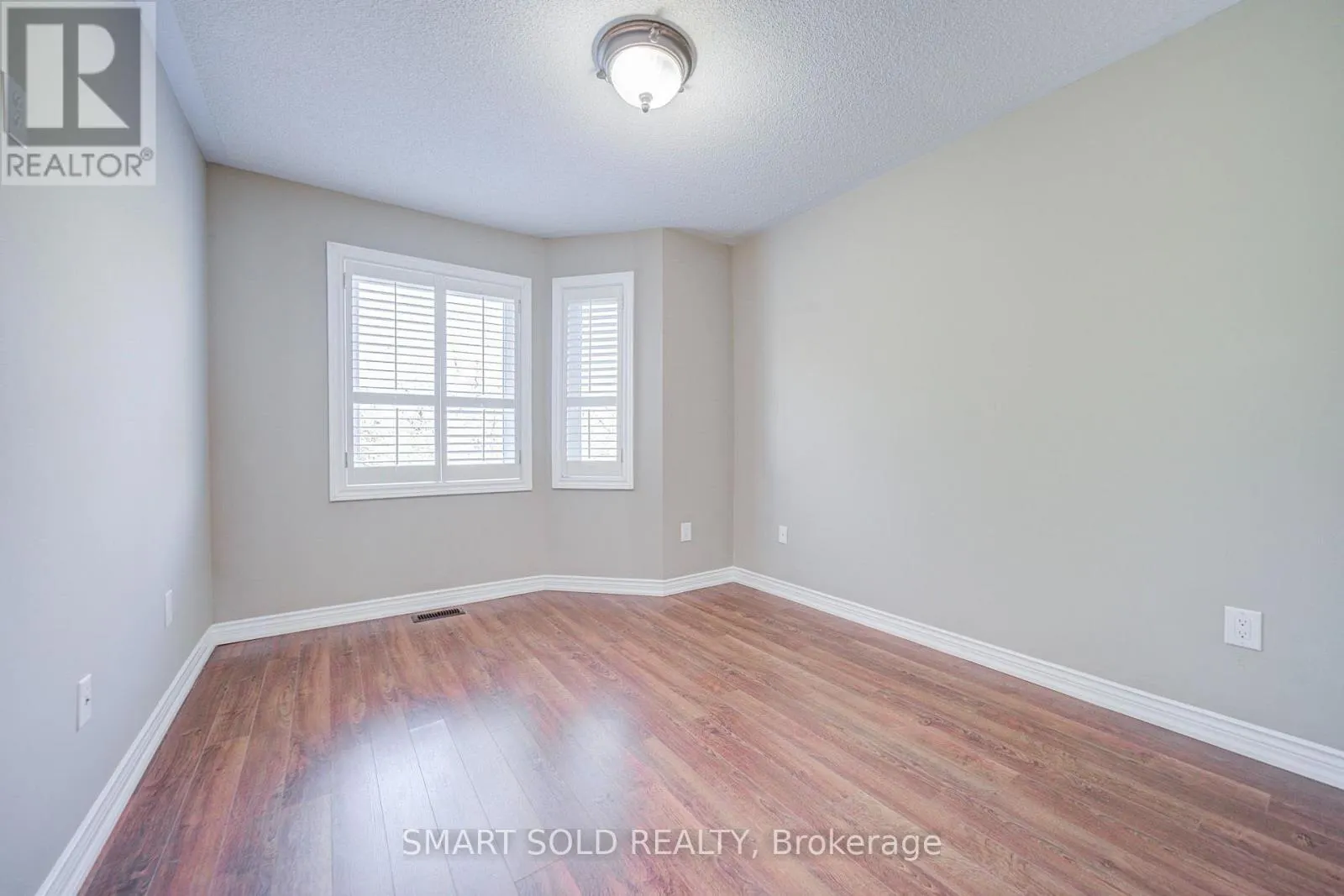 184 - 18 CLARK AVENUE W