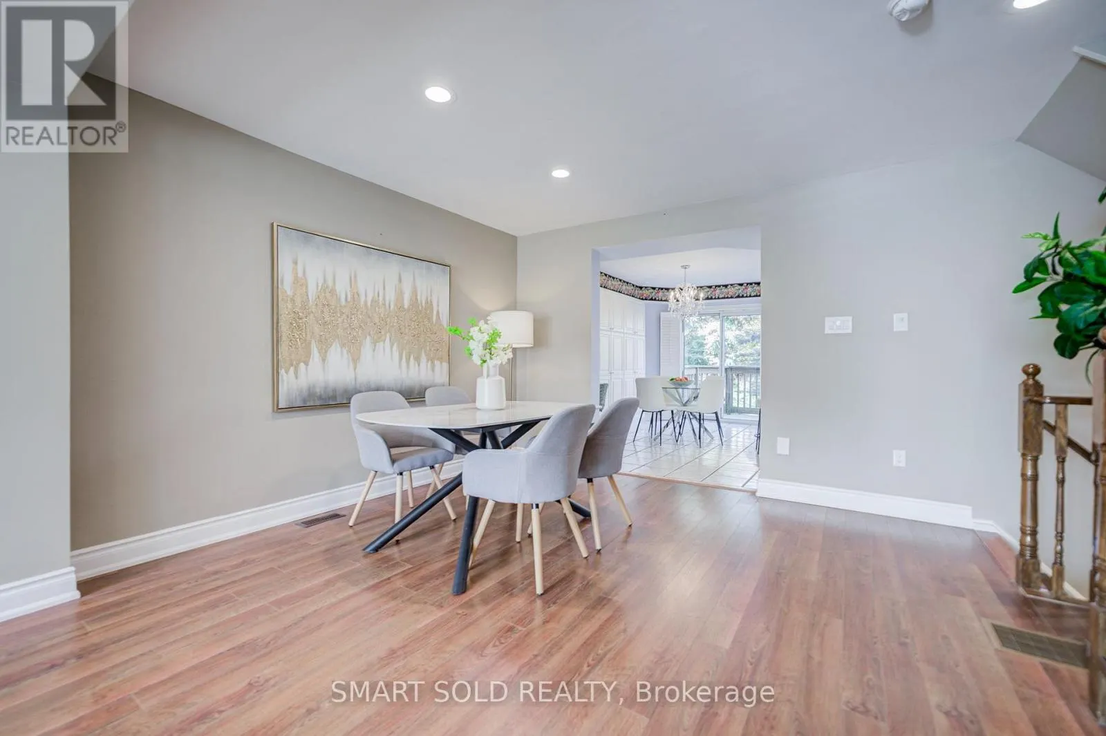 184 - 18 CLARK AVENUE W
