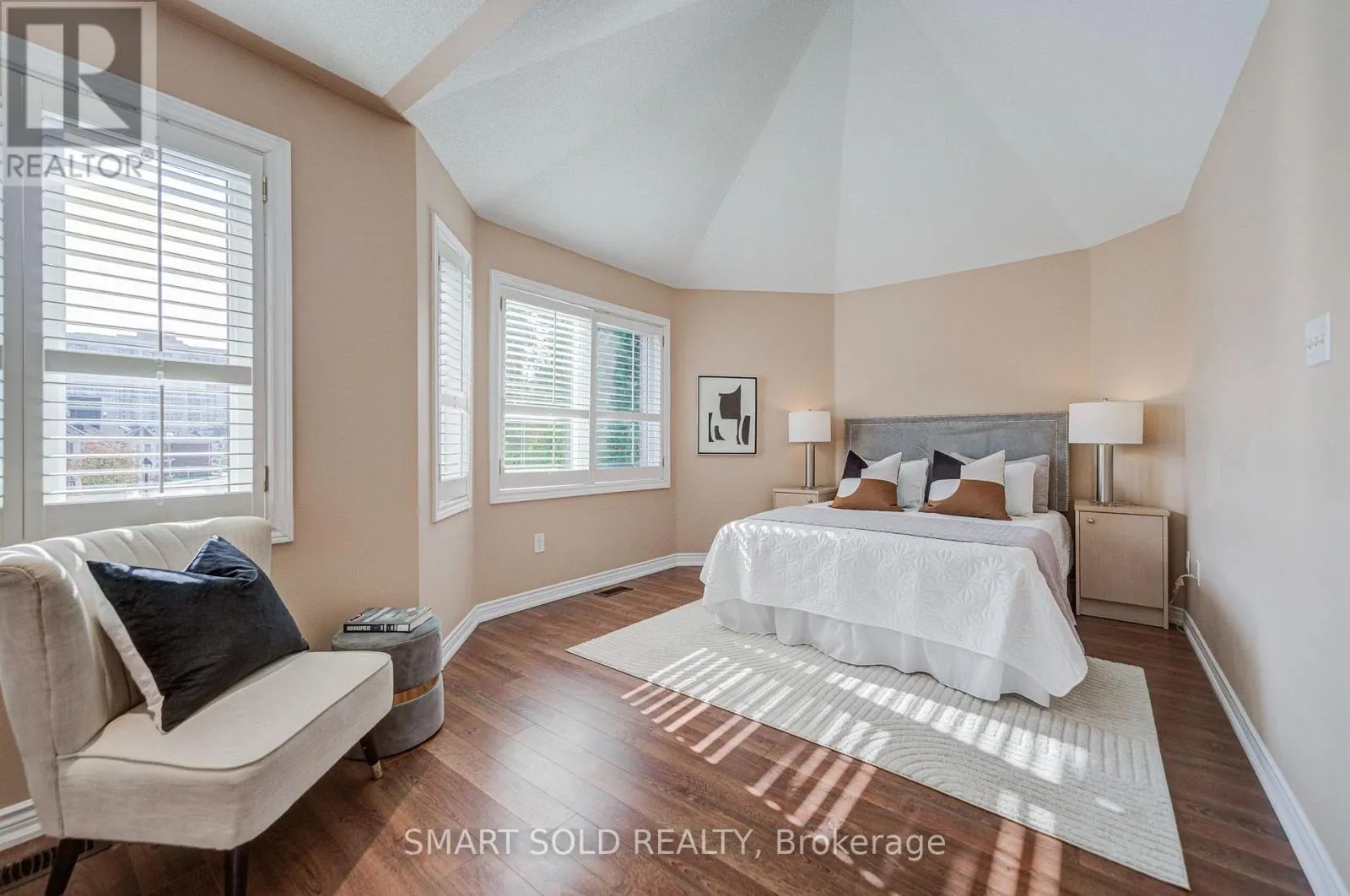 184 - 18 CLARK AVENUE W