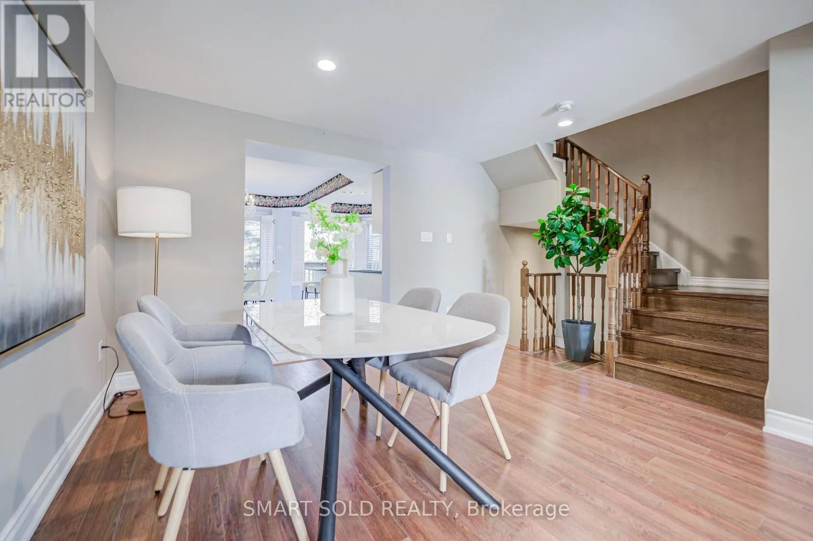 184 - 18 CLARK AVENUE W