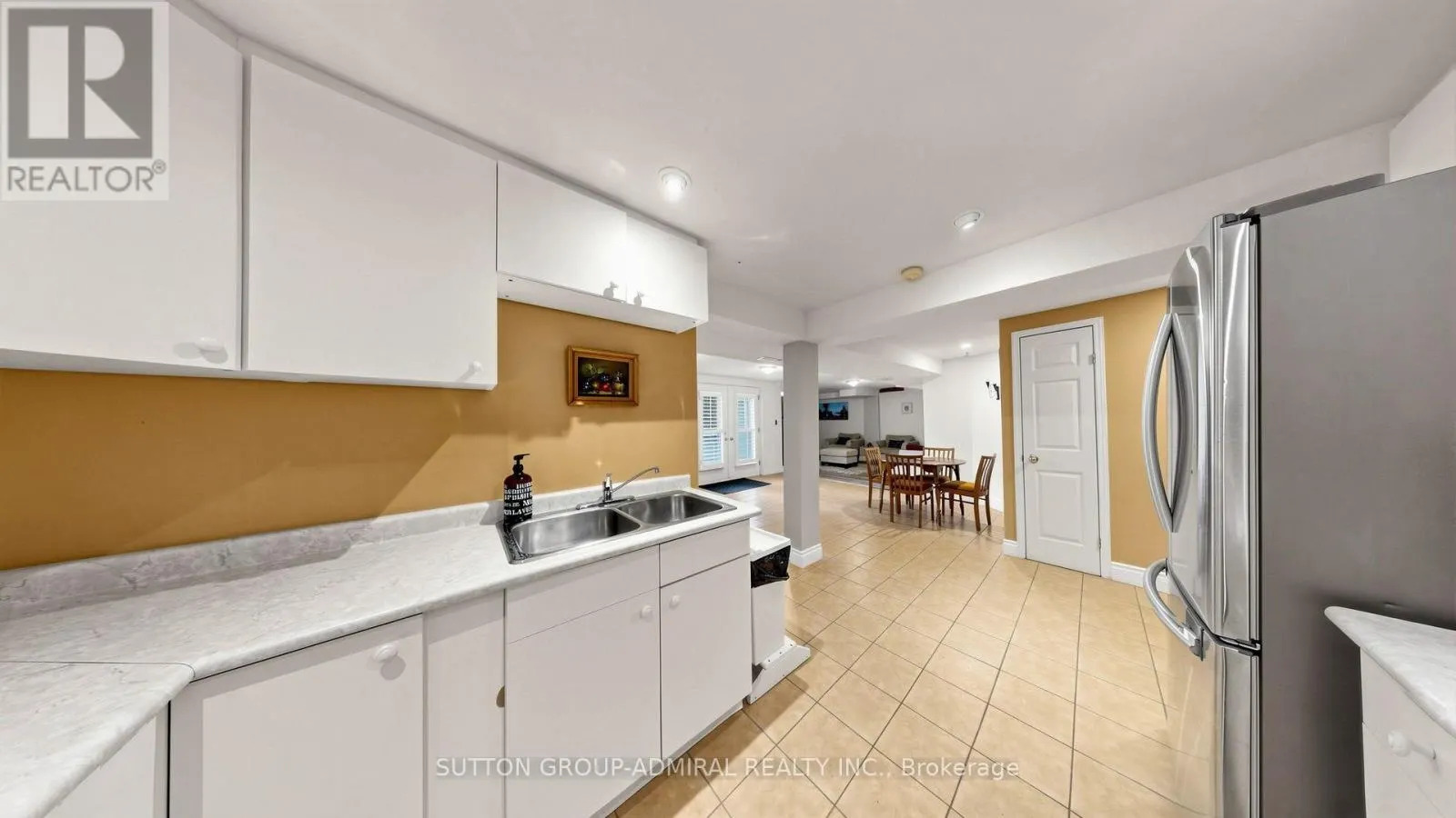 104 TOPHAM CRESCENT