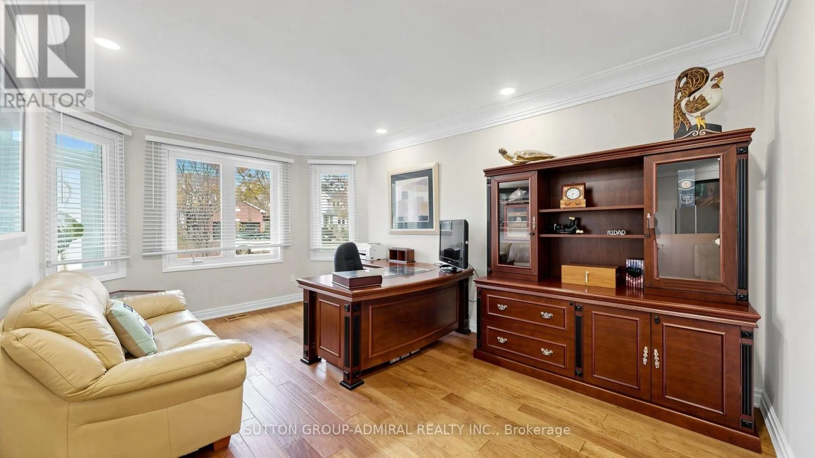 104 TOPHAM CRESCENT
