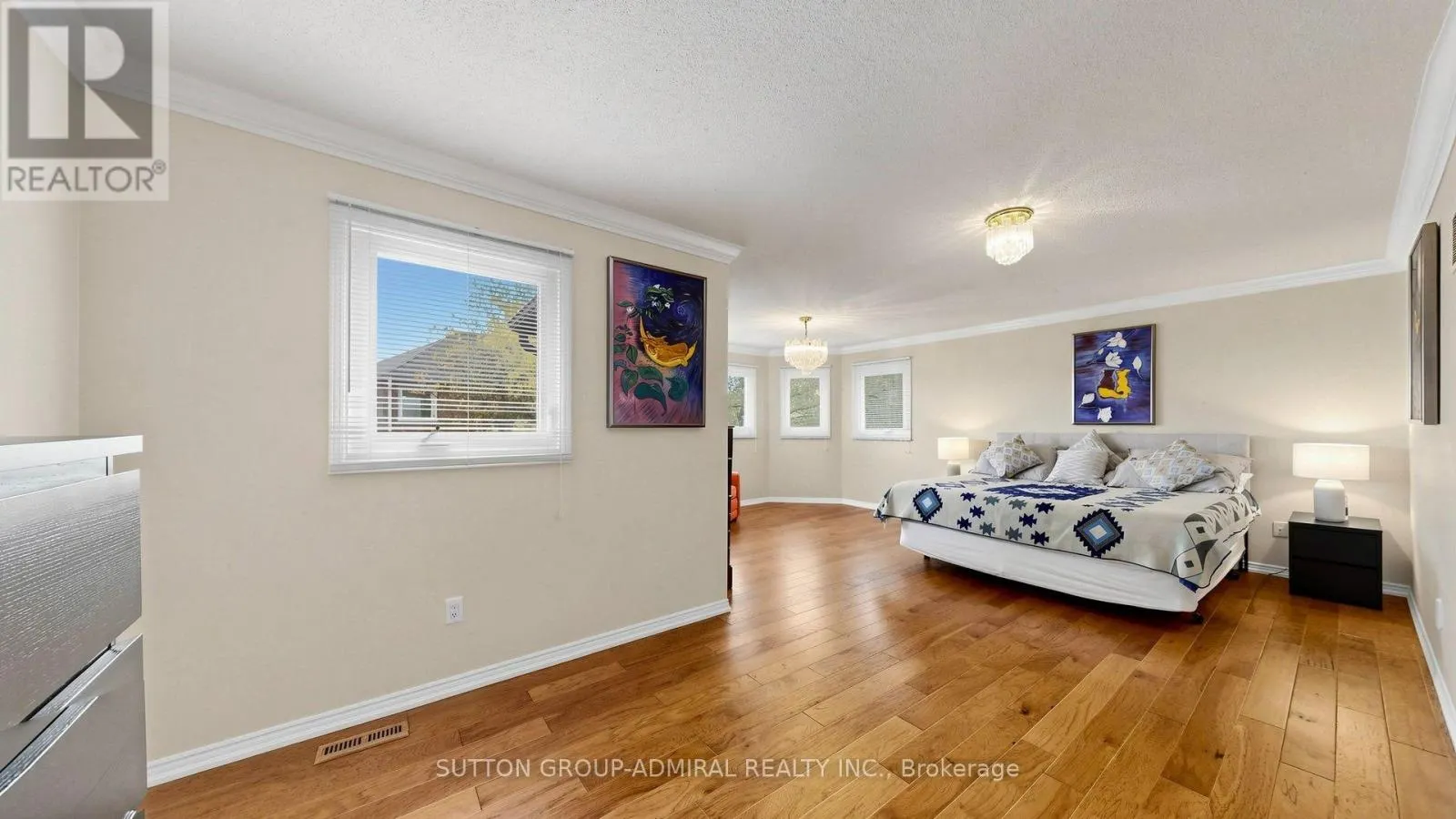 104 TOPHAM CRESCENT
