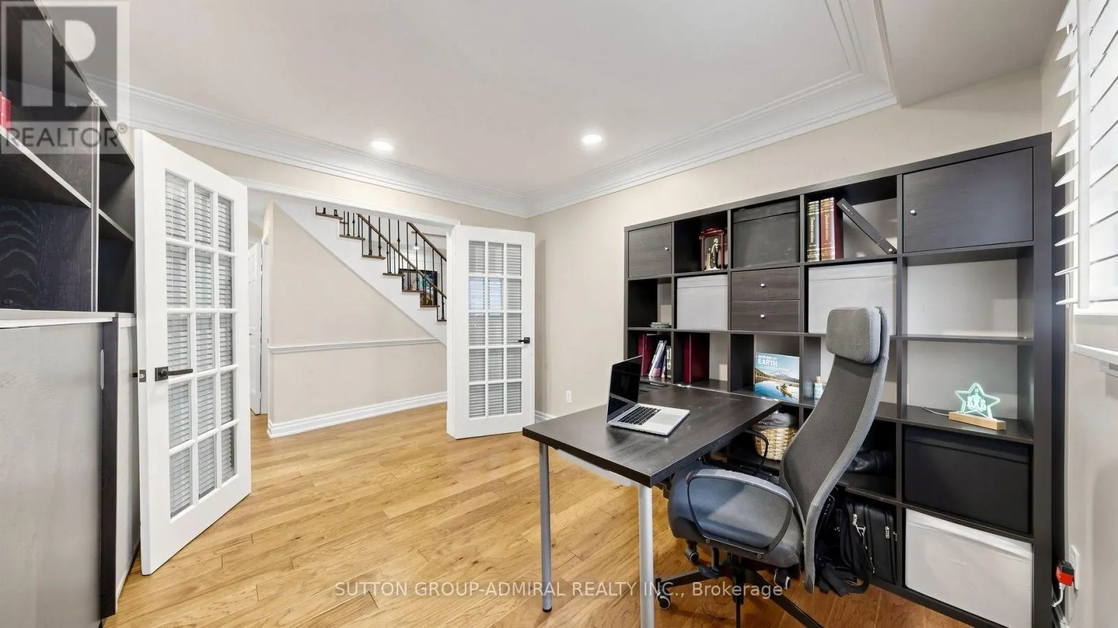 104 TOPHAM CRESCENT
