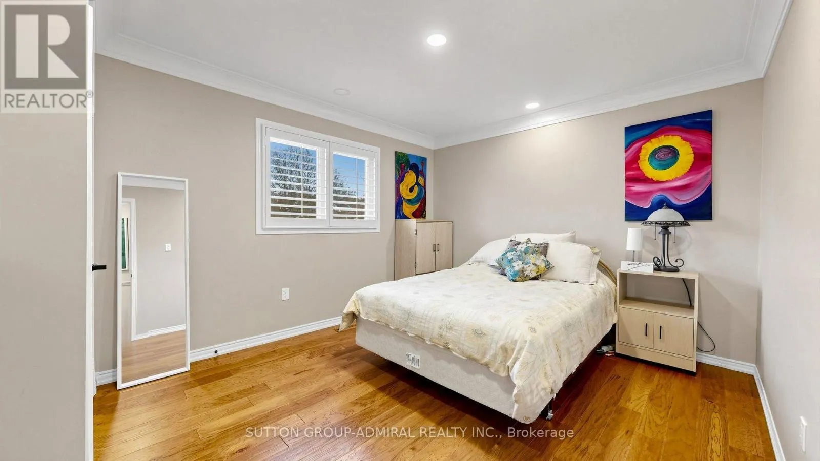 104 TOPHAM CRESCENT