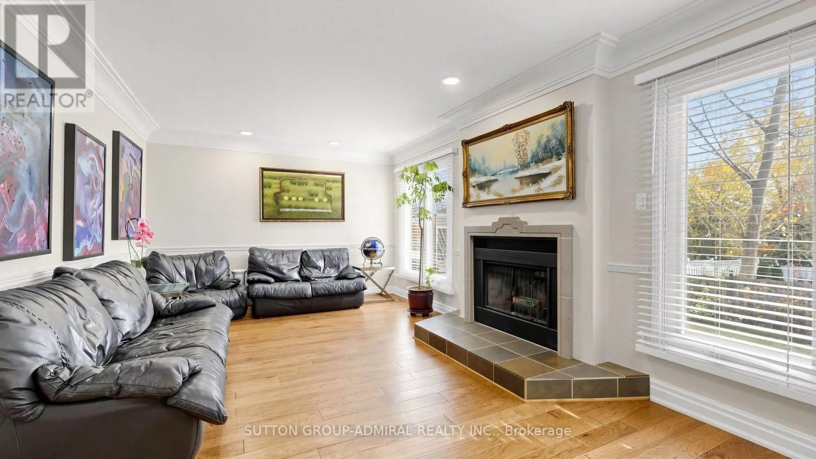 104 TOPHAM CRESCENT