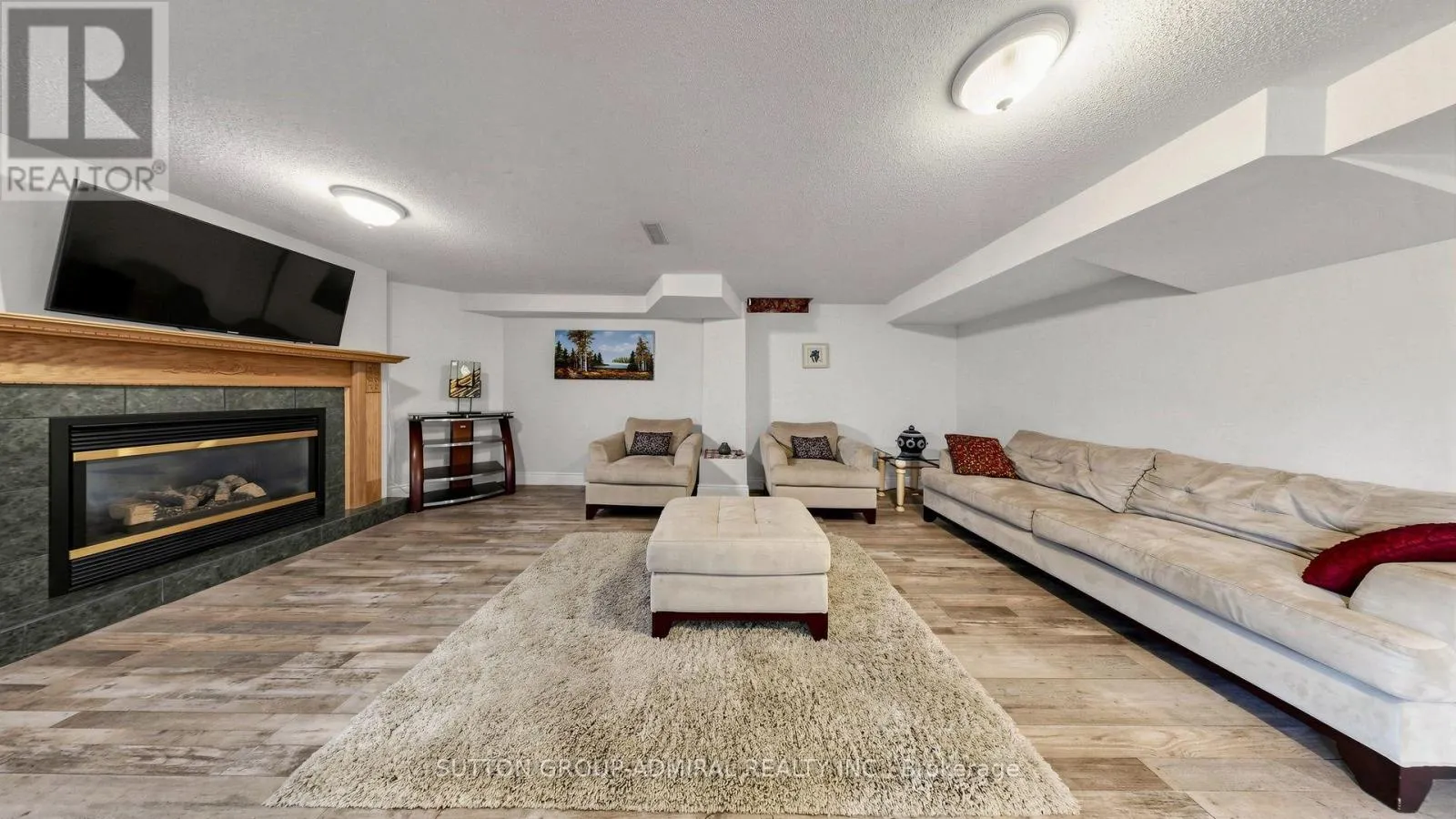 104 TOPHAM CRESCENT