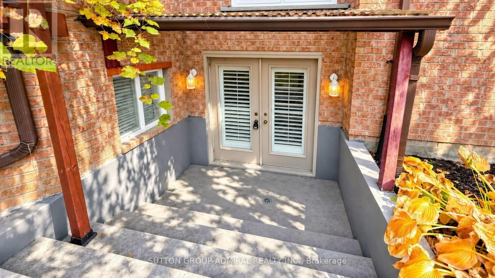 104 TOPHAM CRESCENT