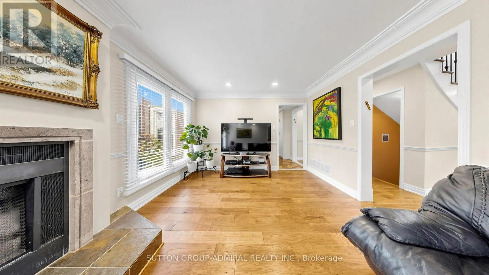 104 TOPHAM CRESCENT
